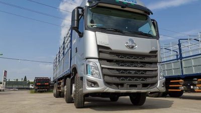 Xe Tải Thùng Chenglong H7 8×4 Mặt trước Ca lăng