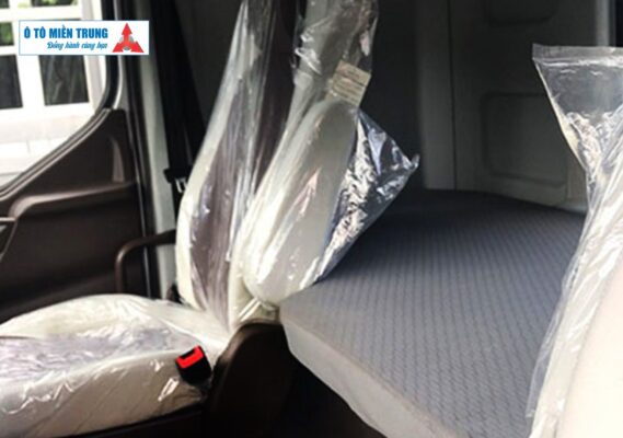 Đầu Kéo Chenglong H7 420HP Cầu Láp - Giường nghỉ