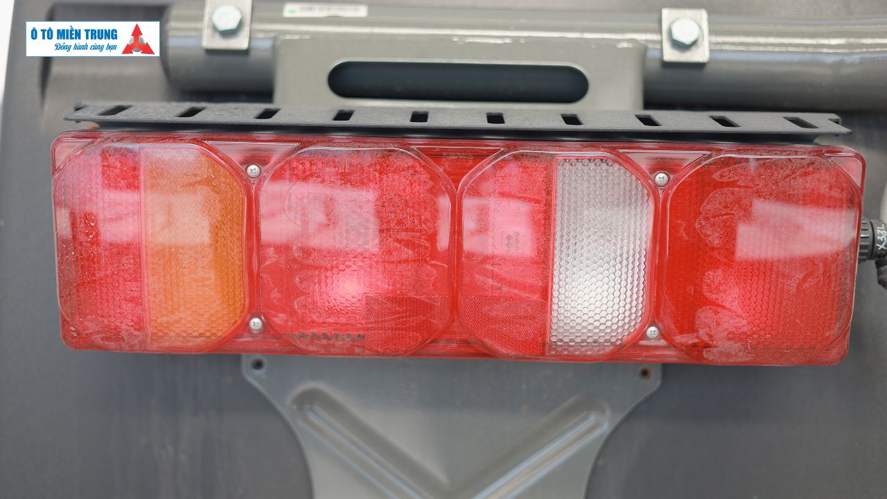 Xe Đầu Kéo Howo Max 460HP - Đèn hậu