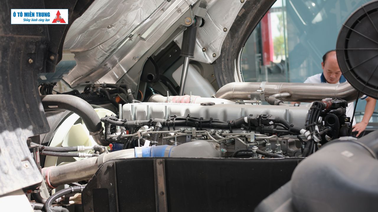 Xe Đầu Kéo Howo Max 460HP - khung máy - 2