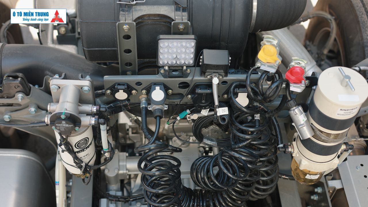 Xe Đầu Kéo Howo Max 460HP - khung máy - 3