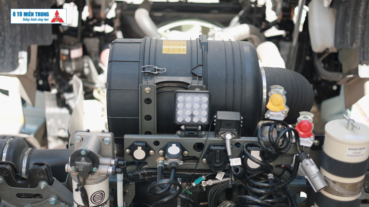 Xe Đầu Kéo Howo Max 460HP - khung máy - 4