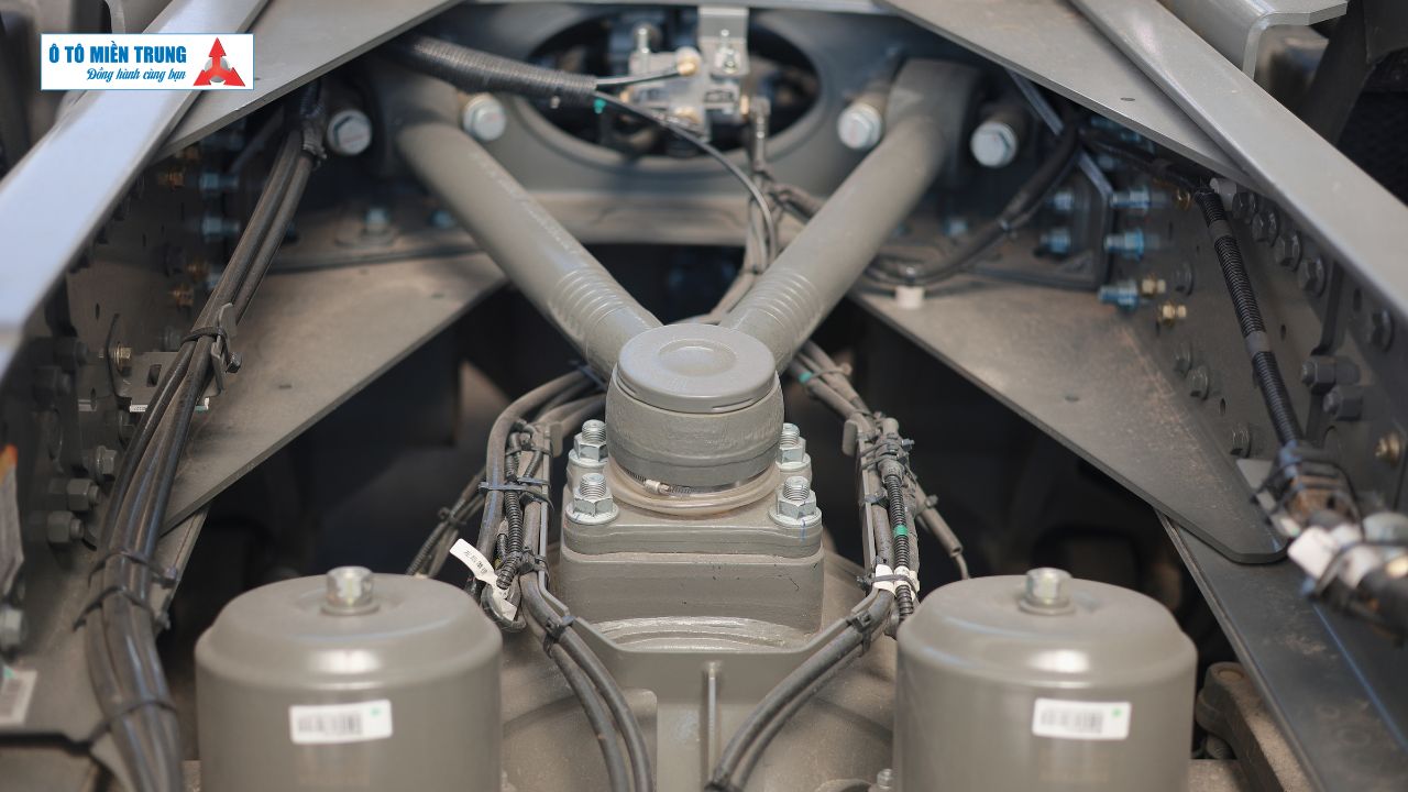 Xe Đầu Kéo Howo Max 460HP - khung máy - 6