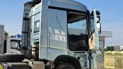 Howo MAX 460HP - Bậc lên xuống
