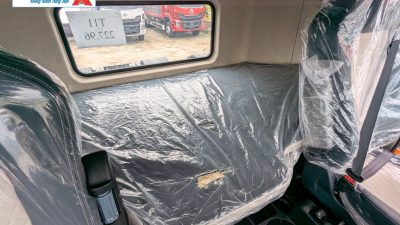 Xe đâu kéo Chenglong H7 MegaX 470HP - giường nằm phía sau