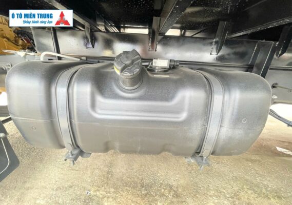 Xe tải Chenglong L3 160HP - thùng nhiên liệu