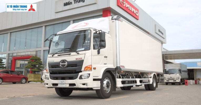 Đóng thùng xe bảo ôn - Trên xe Hino