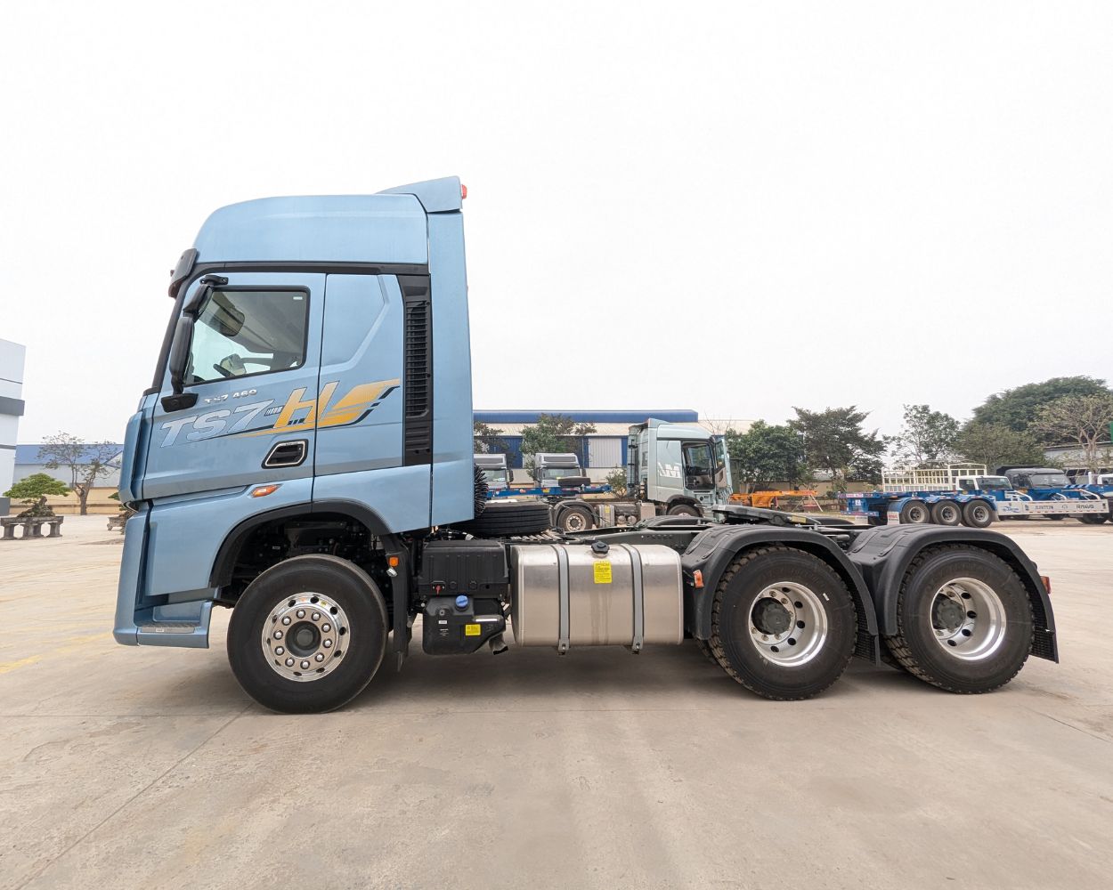 Xe đầu kéo Howo TS7H 460 cầu dầu nhập khẩu