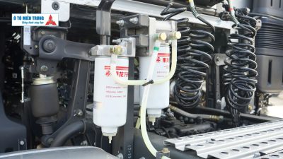 2 cầu sau chủ động với tỷ số truyền 4.111