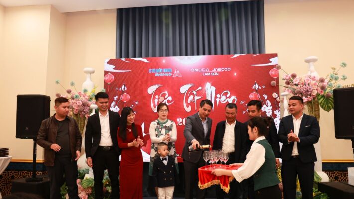 Giải thưởng cuối năm dành cho cán bộ công nhân viên