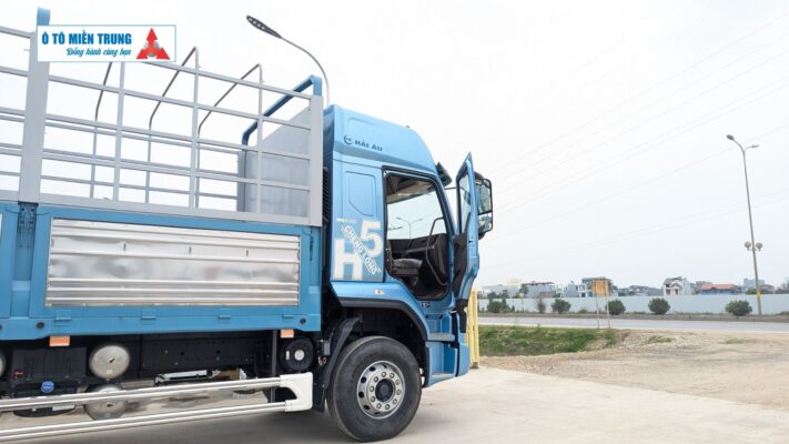 Xe Tải Thùng Chenglong H7 Lăn Bánh Tại Đại Lý