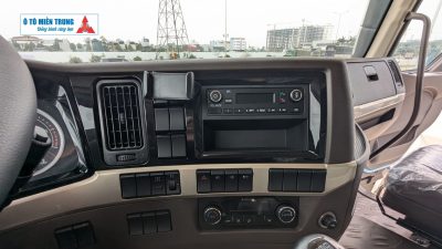 Không Gian Nội Thất Rộng Rãi Trên Chenglong H5 270HP
