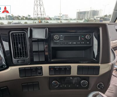 Không Gian Nội Thất Rộng Rãi Trên Chenglong H5 270HP