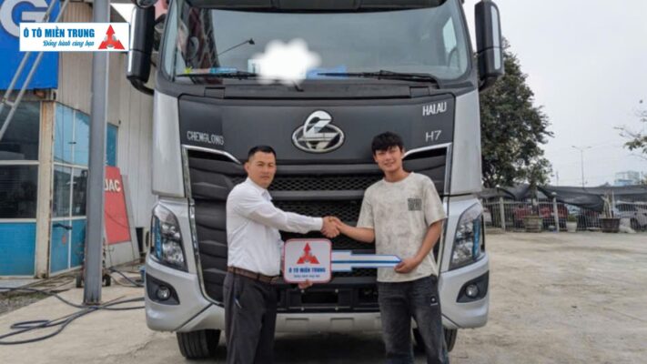 Bàn giao xe đầu kéo Chenglong tại đại lý Ô Tô Miền Trung