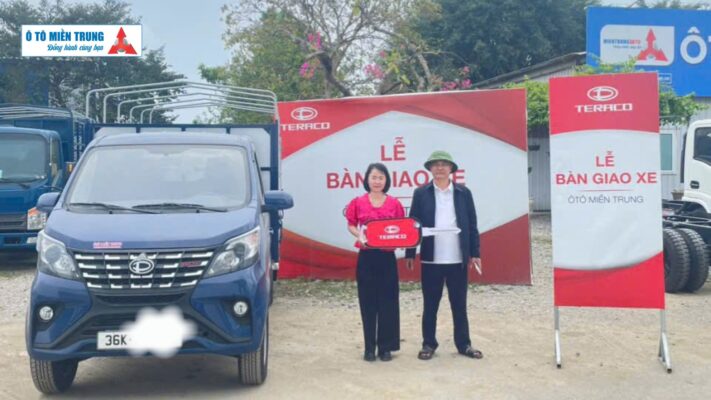 Bàn giao xe tải Tera tại đại lý Ô Tô Miền Trung