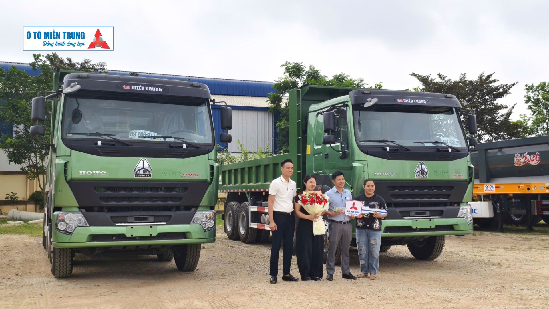 Bàn giao lô xe Ben Howo 4 chân cho khách hàng