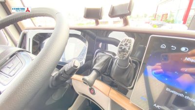 Nút đề nổ Start/Stop thông minh (Smart Key), Taplo bọc da cao cấp, vô lăng tích hợp phím điều khiển