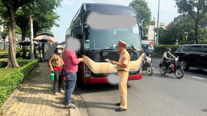  CSGT chính thức đưa phương tiện đo nồng độ khí thải vào việc phát hiện vi phạm giao thông đường bộ.