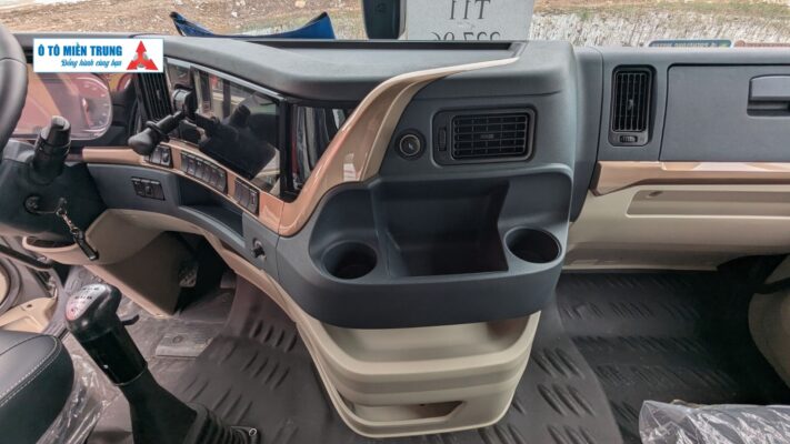 Bên trong nội thất Chenglong H7