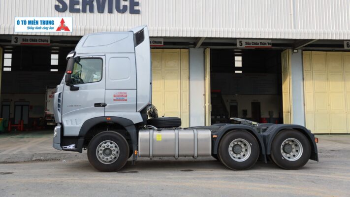 Xe Đầu Kéo Howo T7H Tại Đại Lý