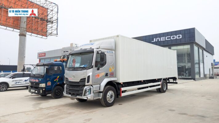 Xe tải chenglong M3-thùng panel tại đại lý