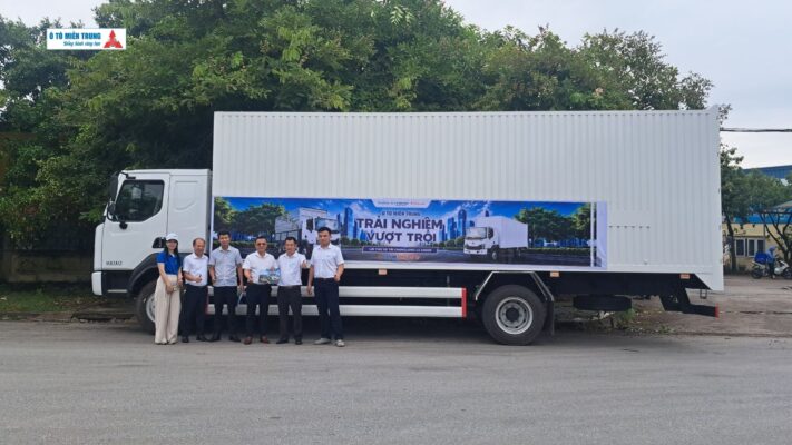 Khách hàng lái thử xe Chenglong L3