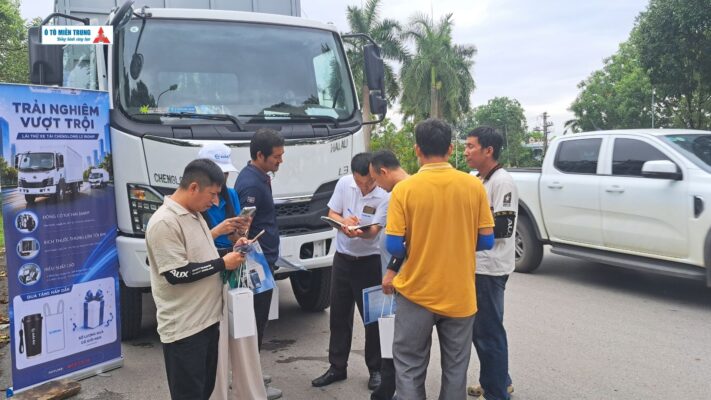 Gặp mặt tư vấn cho khách hàng về xe Chenglong L3 Thanh Hóa