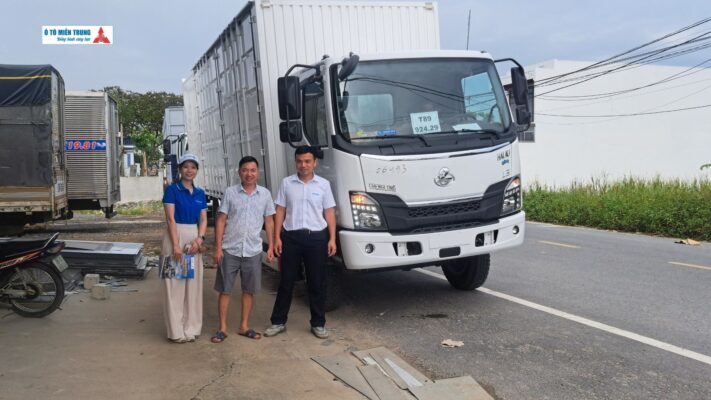 Khách hàng lái thử xe Chenglong L3 160HP tại nhà