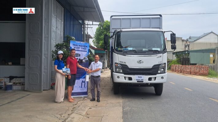 Gợp gỡ khách hàng tại nhà trong sự kiên Chenglong L3