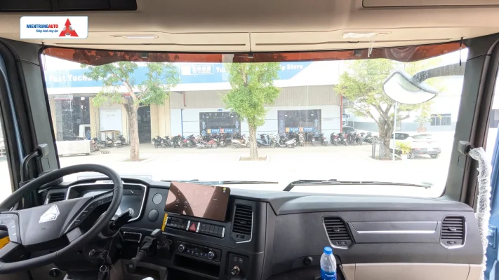 Nội Thất Đầu Kéo Howo TS7 460 HP 2026