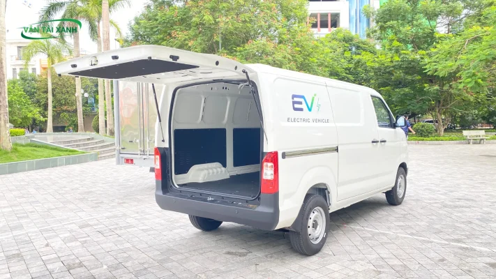 Thùng xe tải van điện E5 với dung lượng hơn 5,6 m3