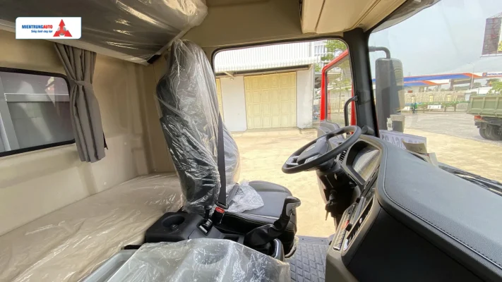 Cabin Dòng Xe Tải Thùng Shacman L5000 (220HP - 8.2 tấn) và Shacman 4 Chân X3000 (400HP - 17.99 tấn)