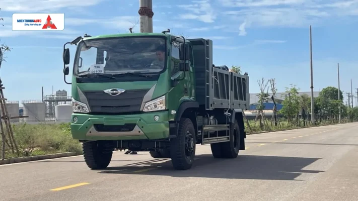 Tải trọng Veam X160 cho phép chở đạt 8.200 kg cùng kích thước lòng thùng 3.960 x 2.215 x 760 mm