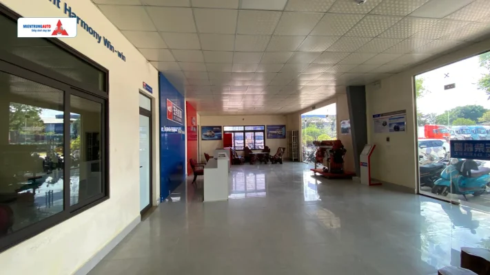 Hỗ trọ tận tình cho khách hàng tại Ô Tô Miền Trung