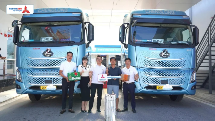 Bàn giao xe đầu kéo Chenglong cho khách hàng tại Thanh Hoá